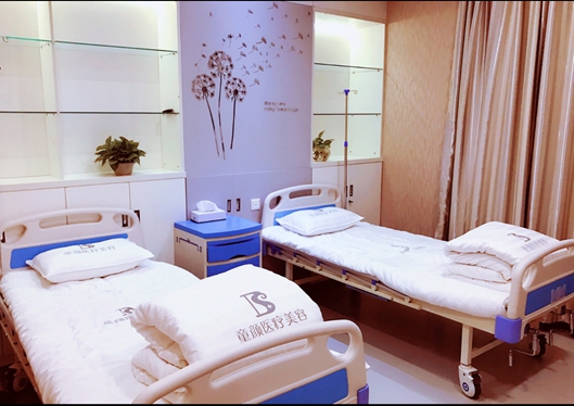 沈陽童顏醫(yī)療美容醫(yī)院休息室