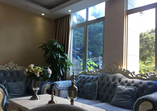 廣州廣大醫(yī)療美容醫(yī)院休息區(qū)沙發(fā)陳設(shè)