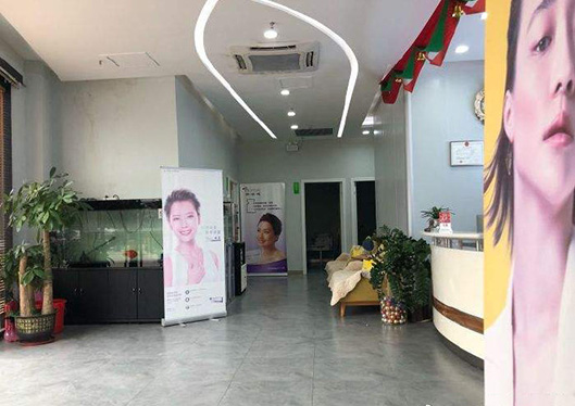 廣州鉑醫(yī)昂方醫(yī)療美容門診部大廳