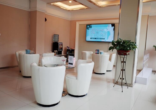 新疆烏魯木齊王共禮醫(yī)療美容門診部接待大廳