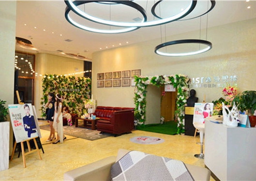 株洲愛(ài)思特醫(yī)療美容門(mén)診部等候廳