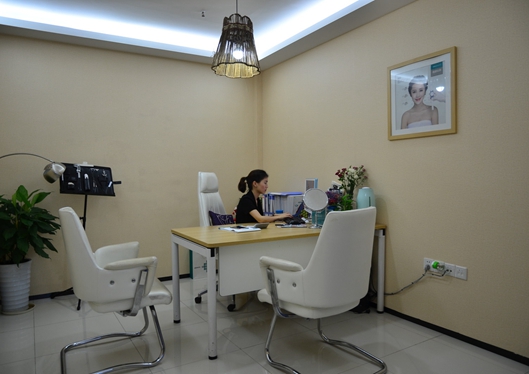 株洲愛(ài)思特醫(yī)療美容門(mén)診部商談室