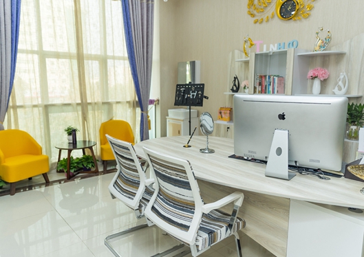 南陽(yáng)天后醫(yī)療美容醫(yī)院現(xiàn)場(chǎng)咨詢(xún)室