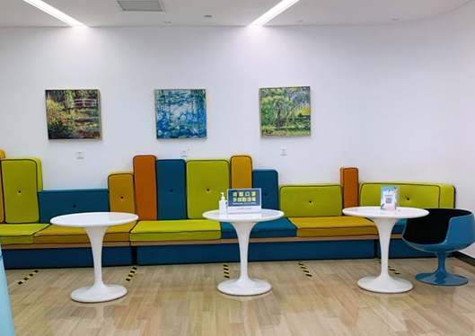 醫(yī)院休息區(qū)