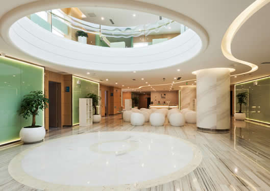 寬敞明亮的大廳