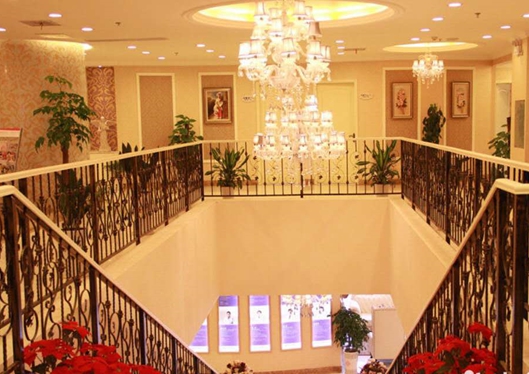 南京維多利亞美容醫(yī)院干凈整潔的樓道