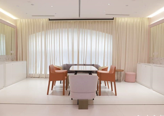 青島博士醫(yī)學(xué)美容醫(yī)院干凈舒適的咨詢室