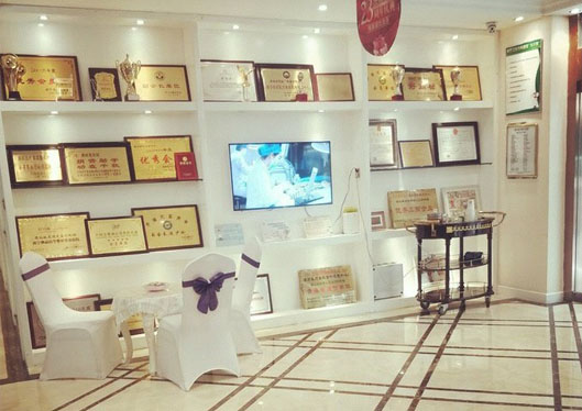 西寧澳麗醫(yī)療美容整形減肥中心榮譽(yù)墻