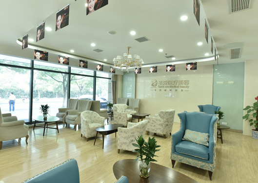蘇州圣愛醫(yī)療美容醫(yī)院候診區(qū)