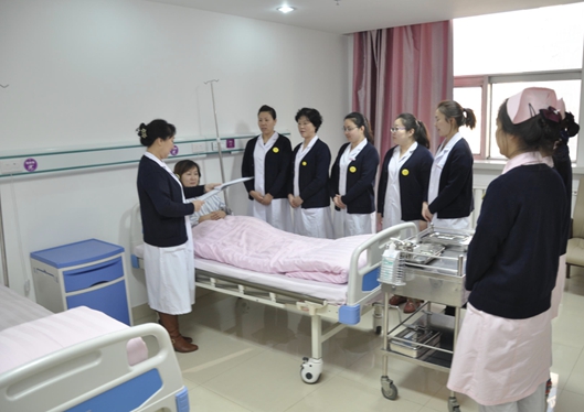 沈陽都市醫(yī)院（私密中心）汪桂蘭主任查房