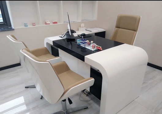 南京牙院長口腔門診部溫馨整潔的咨詢室