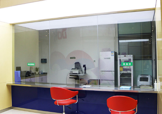 成都銅雀臺(tái)醫(yī)學(xué)美容醫(yī)院采血區(qū)