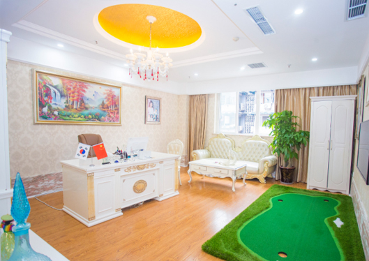 成都天使之翼醫(yī)學(xué)美容醫(yī)院面診室