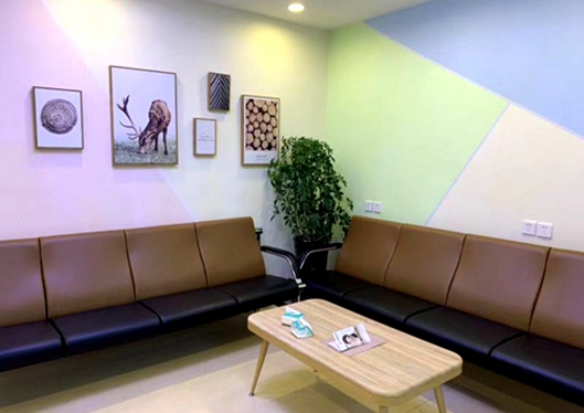 沈陽完佩口腔門診部等候區(qū)