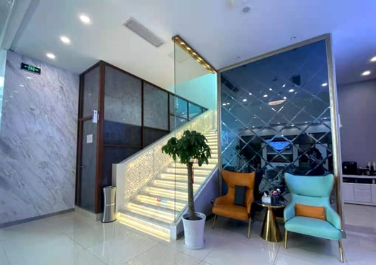 南京ARTINU海藍(lán)醫(yī)療美容門診部干凈整潔的走廊